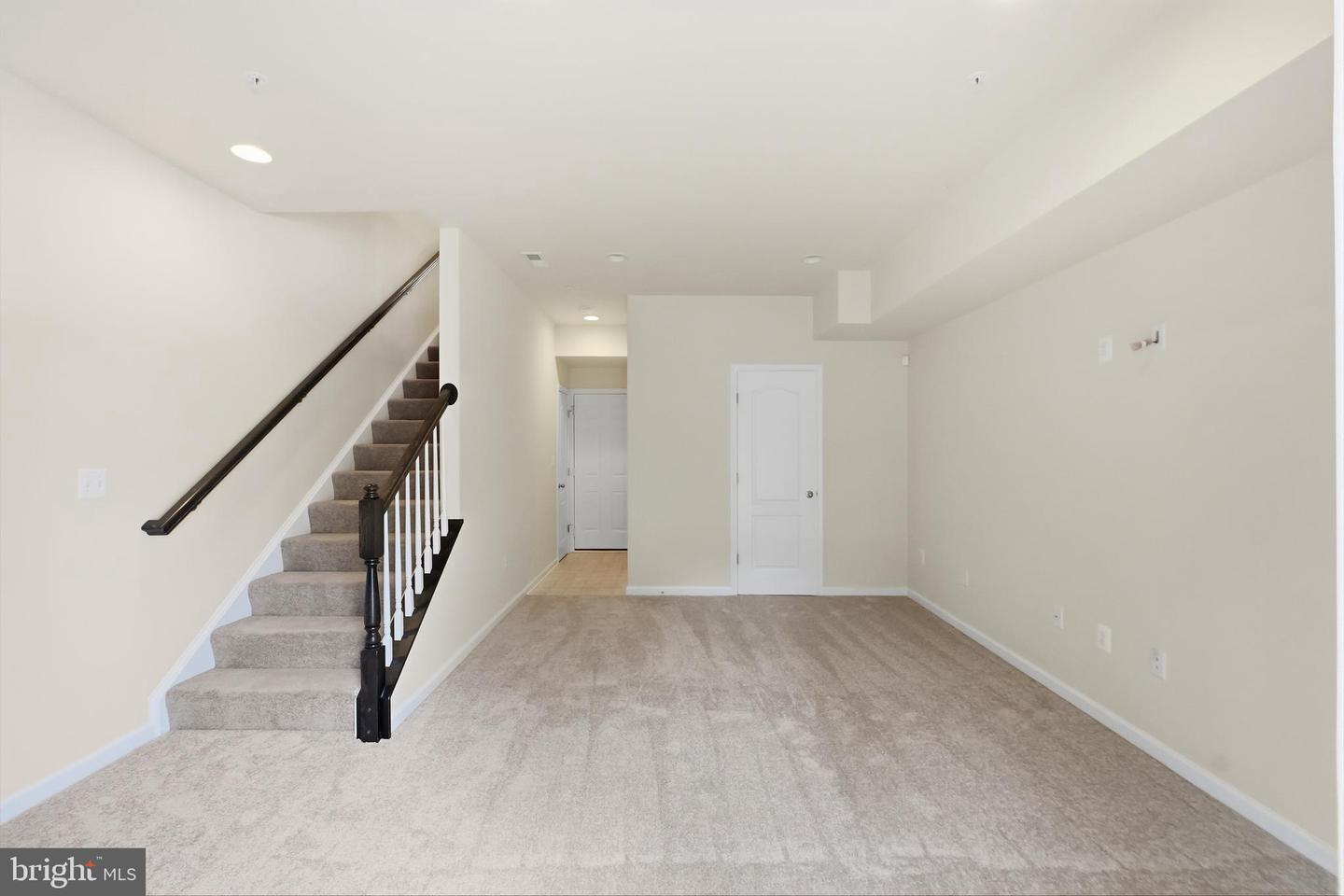 8132 Hollow Ct Property Photo 4