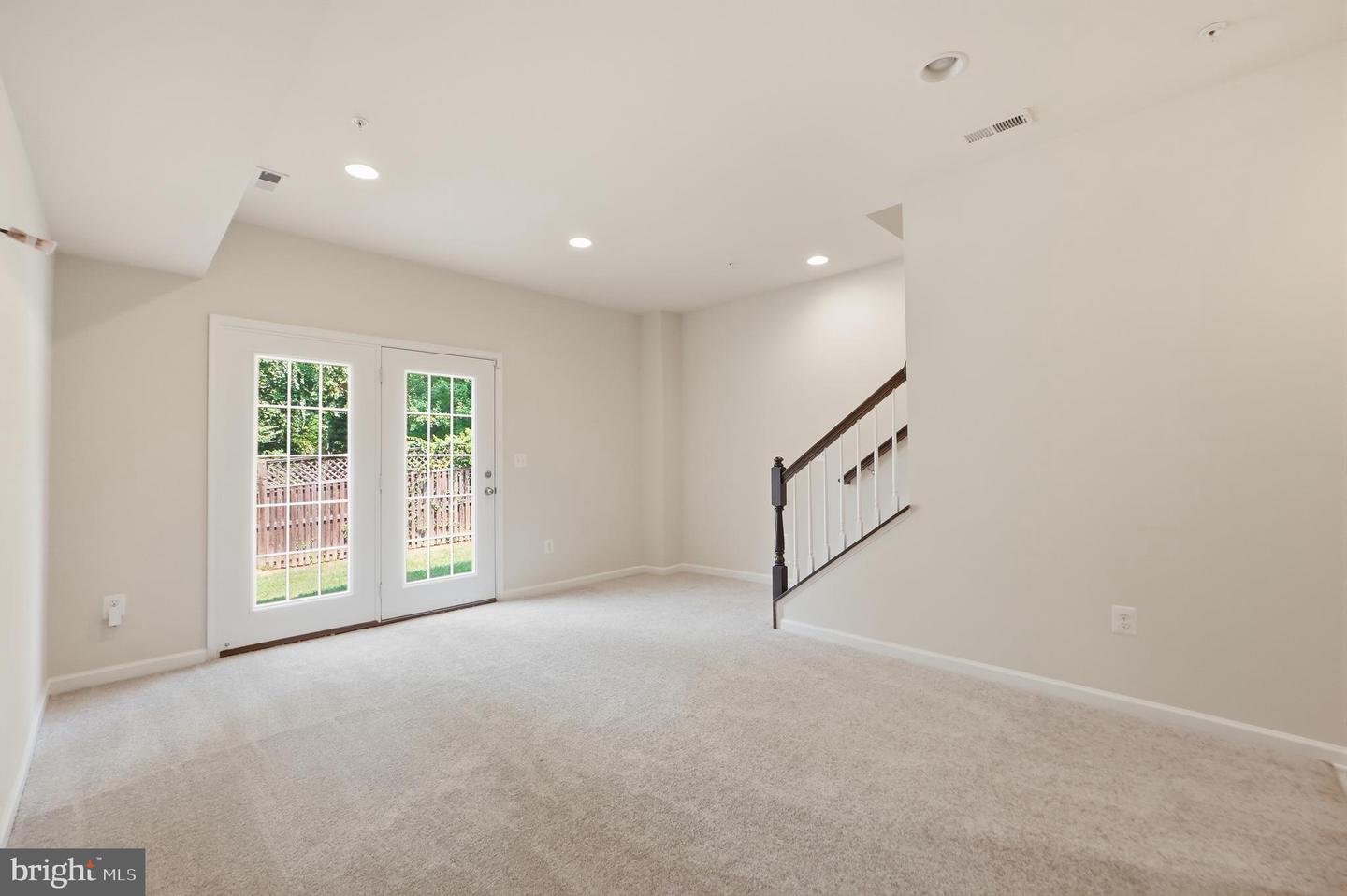 8132 Hollow Ct Property Photo 5