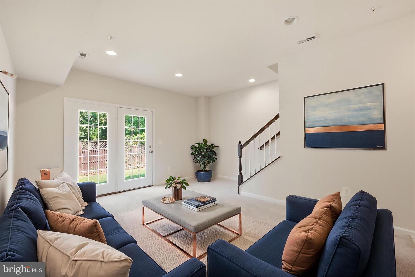 8132 Hollow Ct Property Photo 6