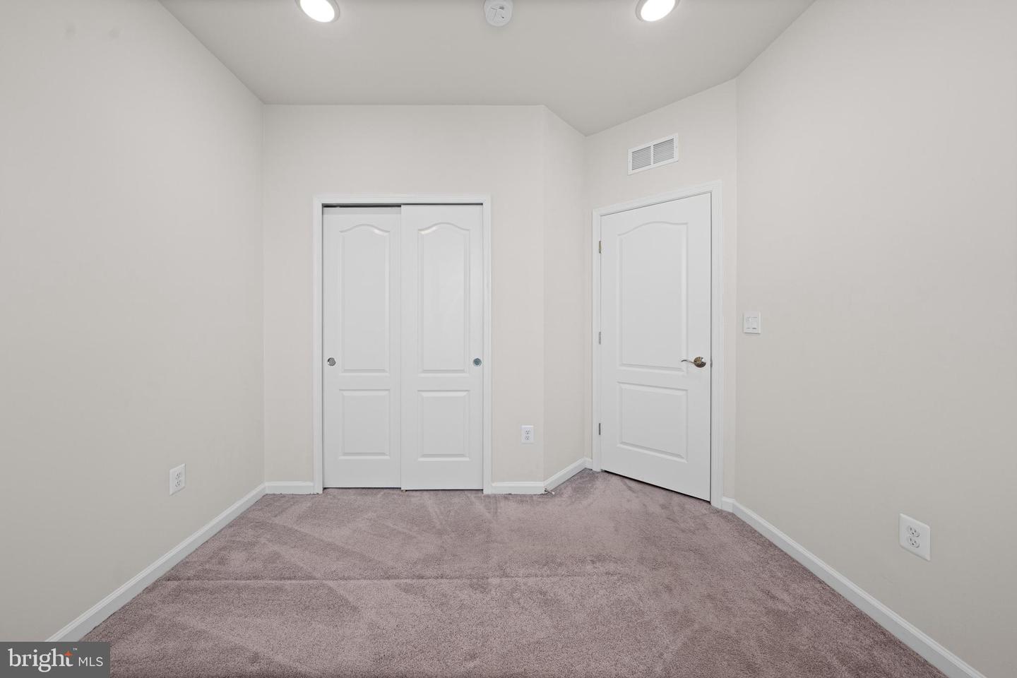8279 Meadowood Dr Property Photo 20