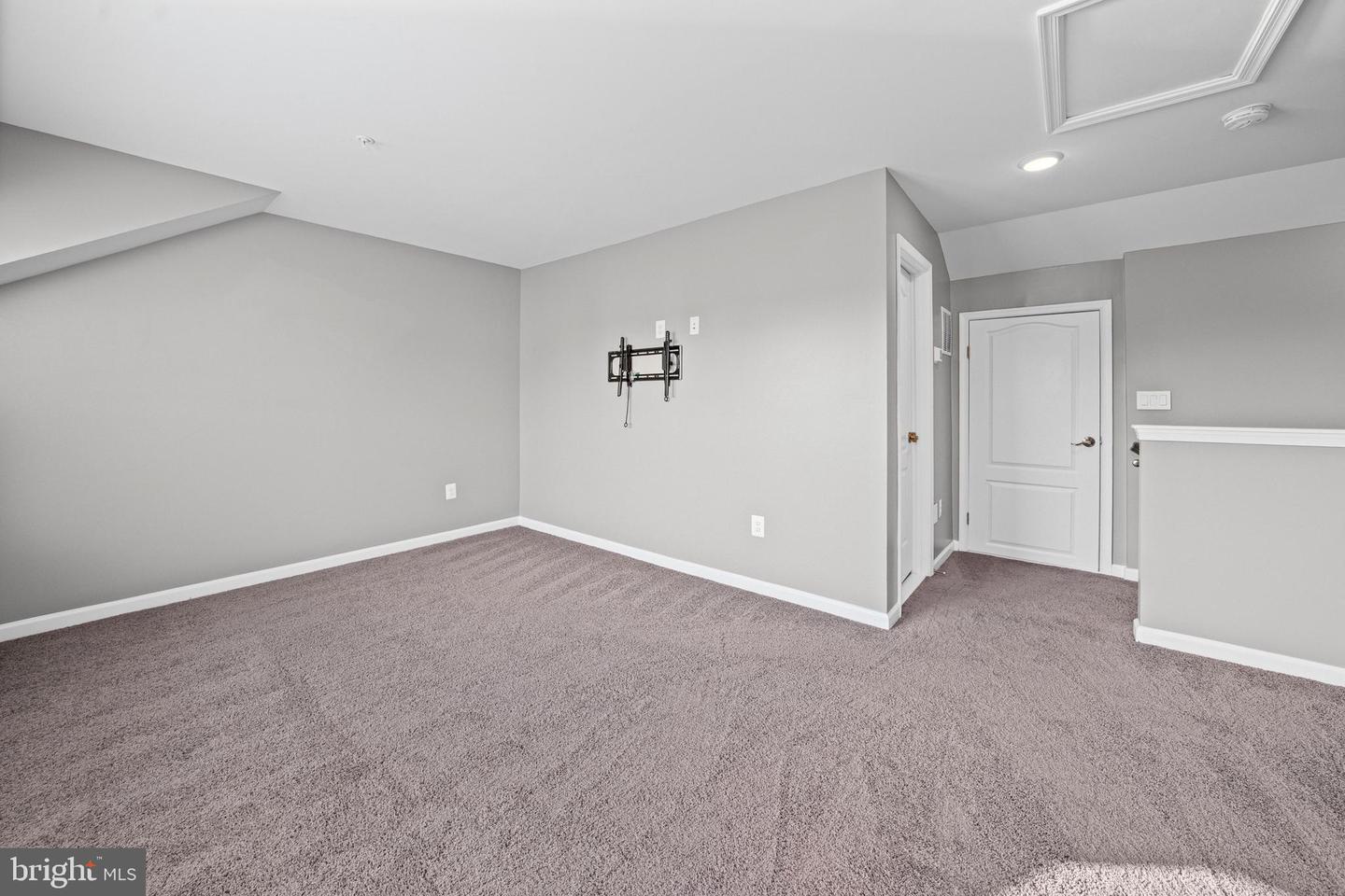 8279 Meadowood Dr Property Photo 28