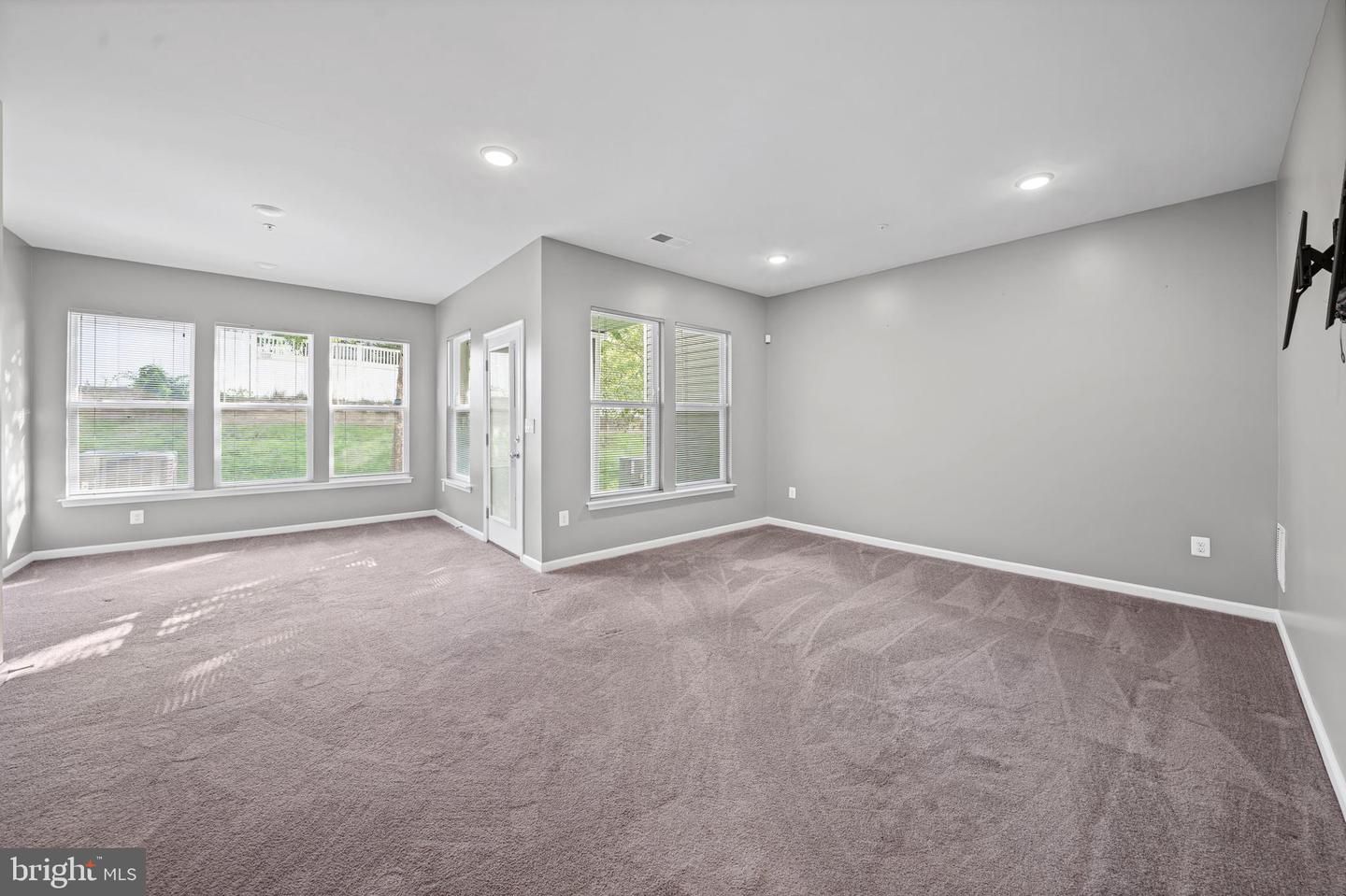 8279 Meadowood Dr Property Photo 33