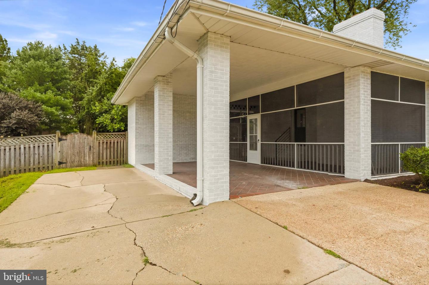 109 Sunset Dr Property Photo 6