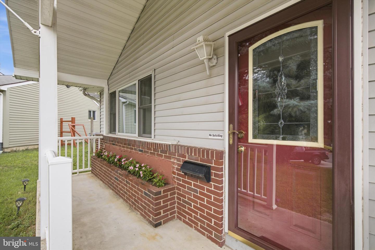 208 Devon Ct Property Photo 3