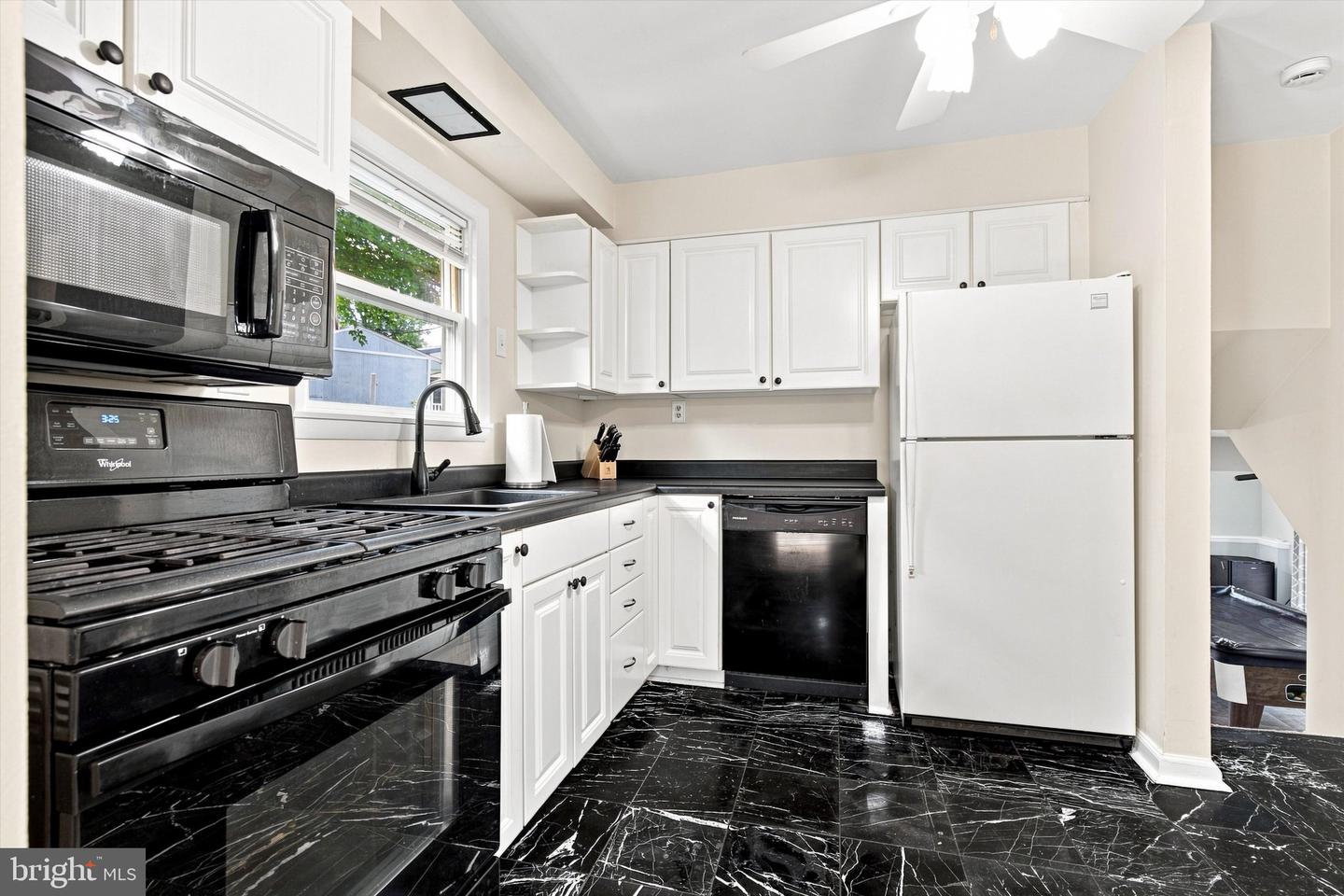 208 Devon Ct Property Photo 11