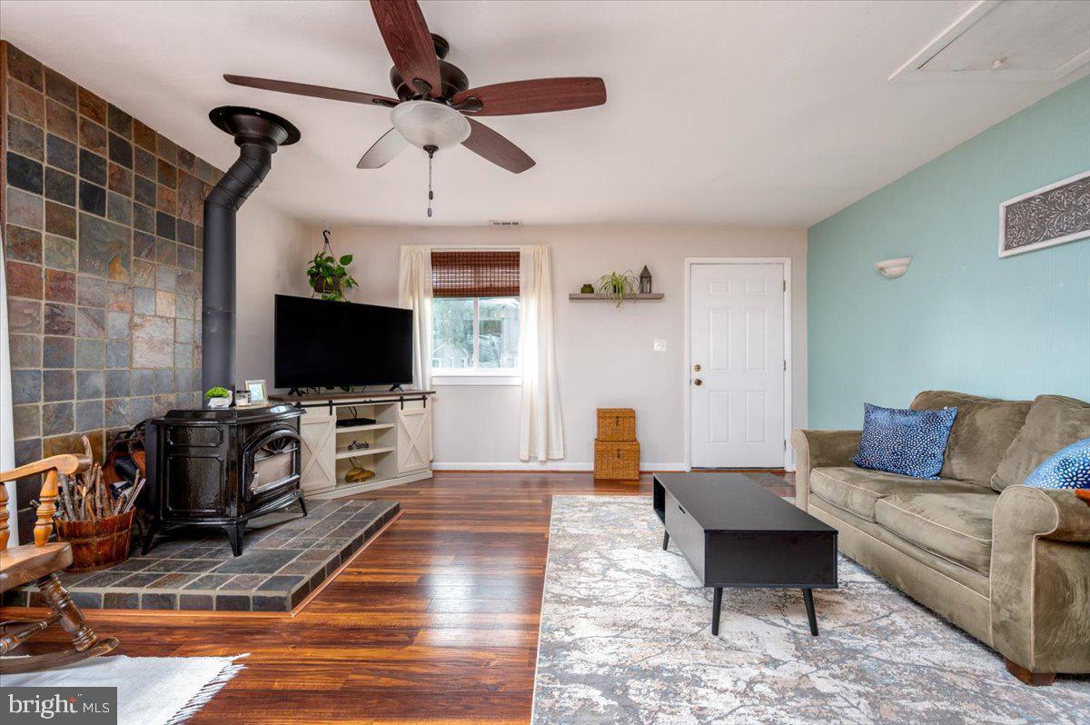 1402 Isted Rd Property Photo 6