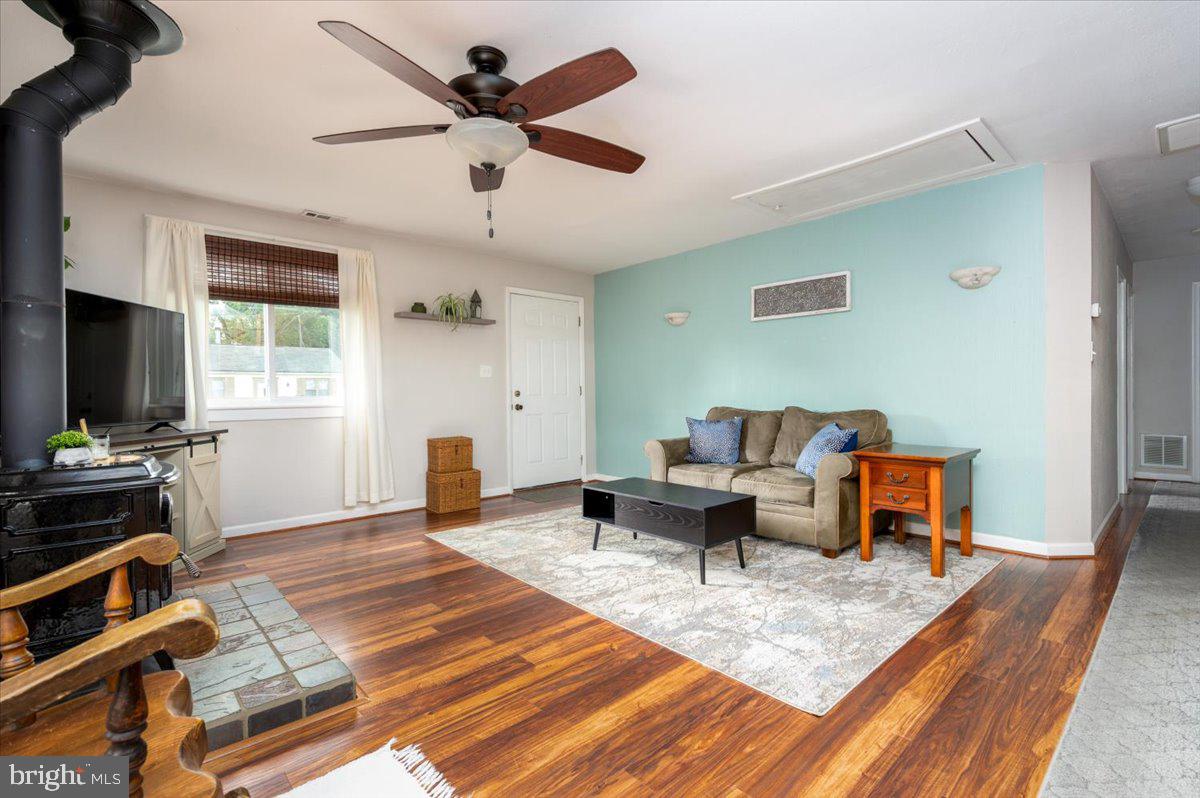 1402 Isted Rd Property Photo 7