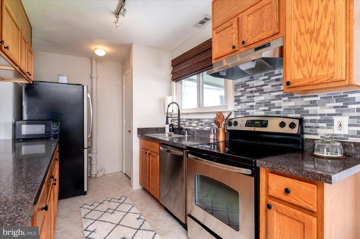 1402 Isted Rd Property Photo 10