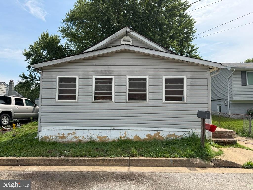208 Parker Ave Property Photo 2