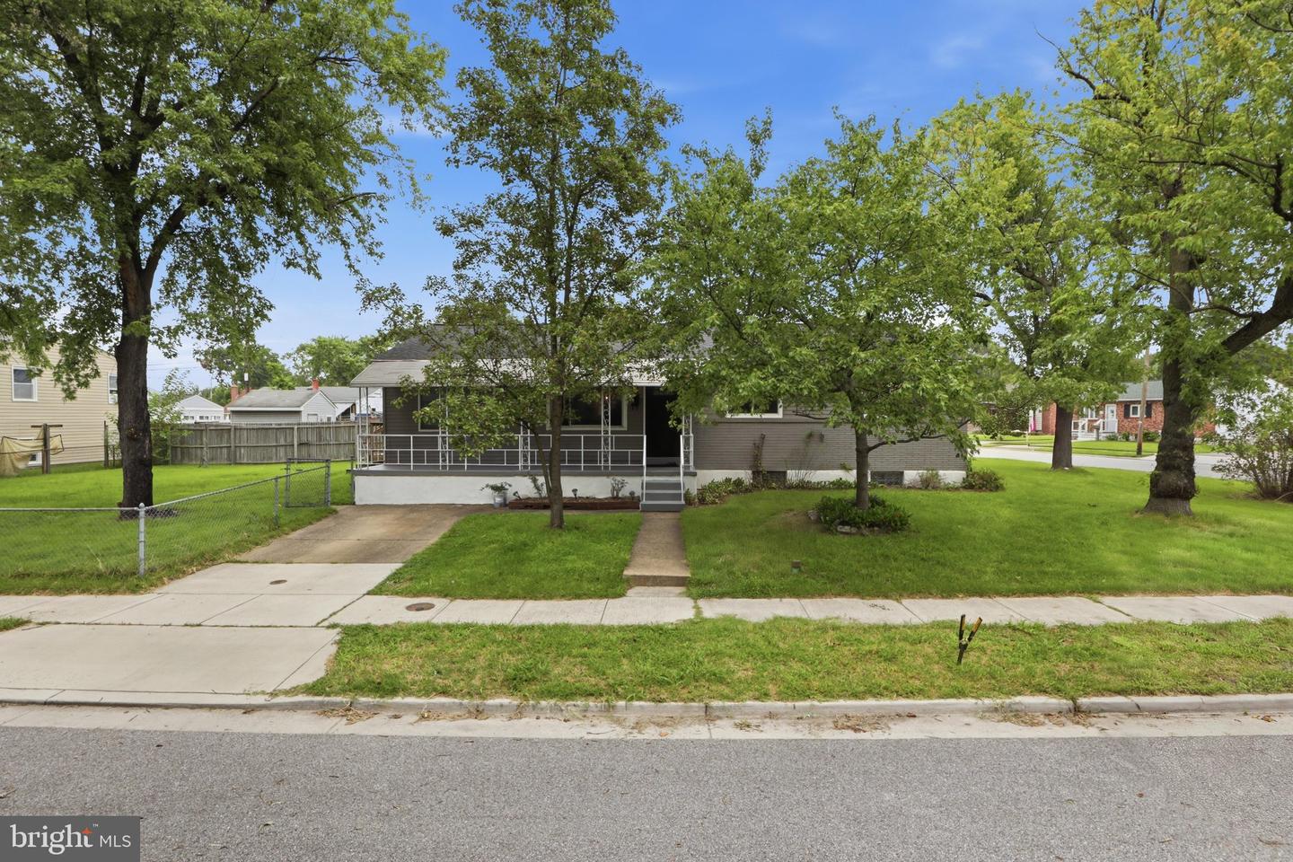 205 Hollywood Ct Property Photo 3