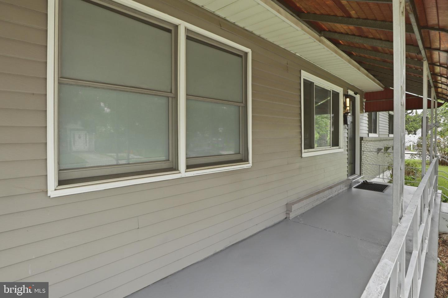 205 Hollywood Ct Property Photo 4