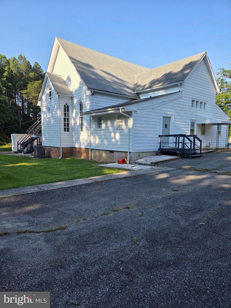7300 Ridge Rd Property Photo 1