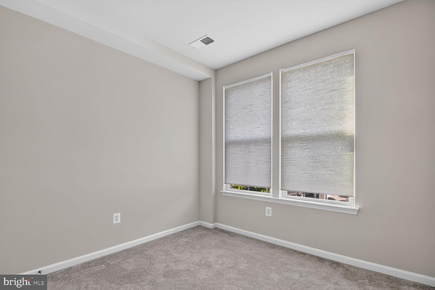 168 Woodgate Cir Property Photo 3