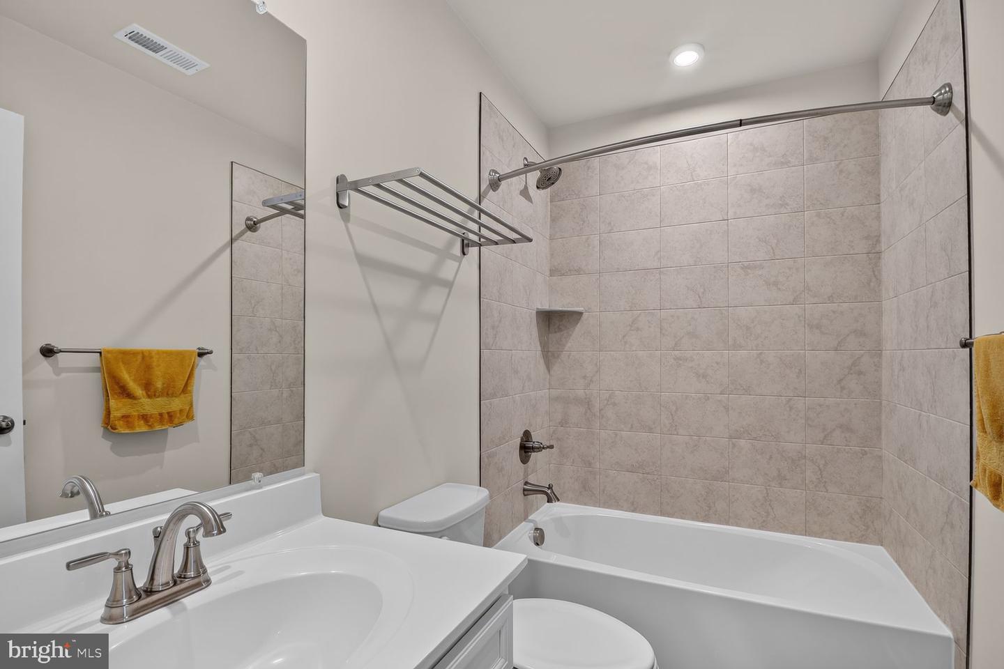 168 Woodgate Cir Property Photo 4