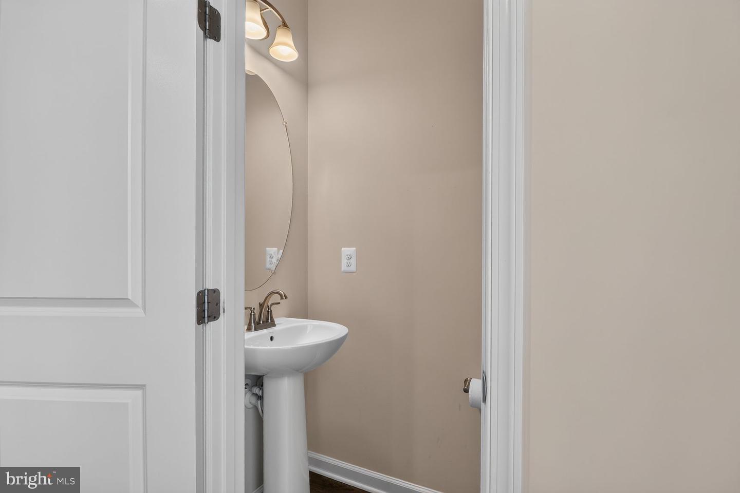 168 Woodgate Cir Property Photo 12