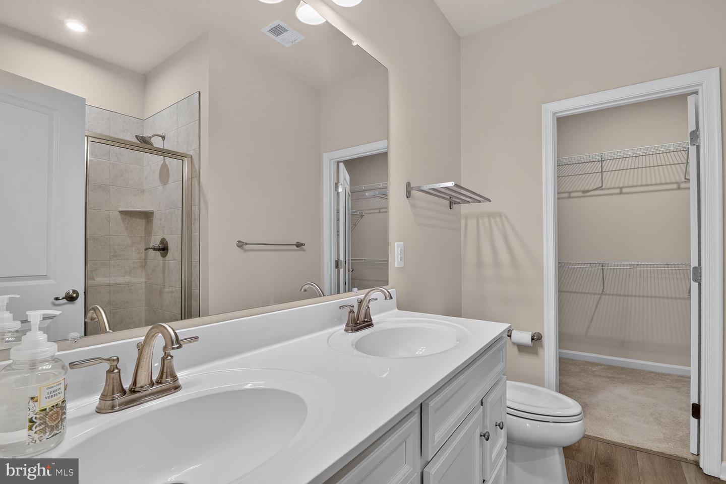 168 Woodgate Cir Property Photo 16