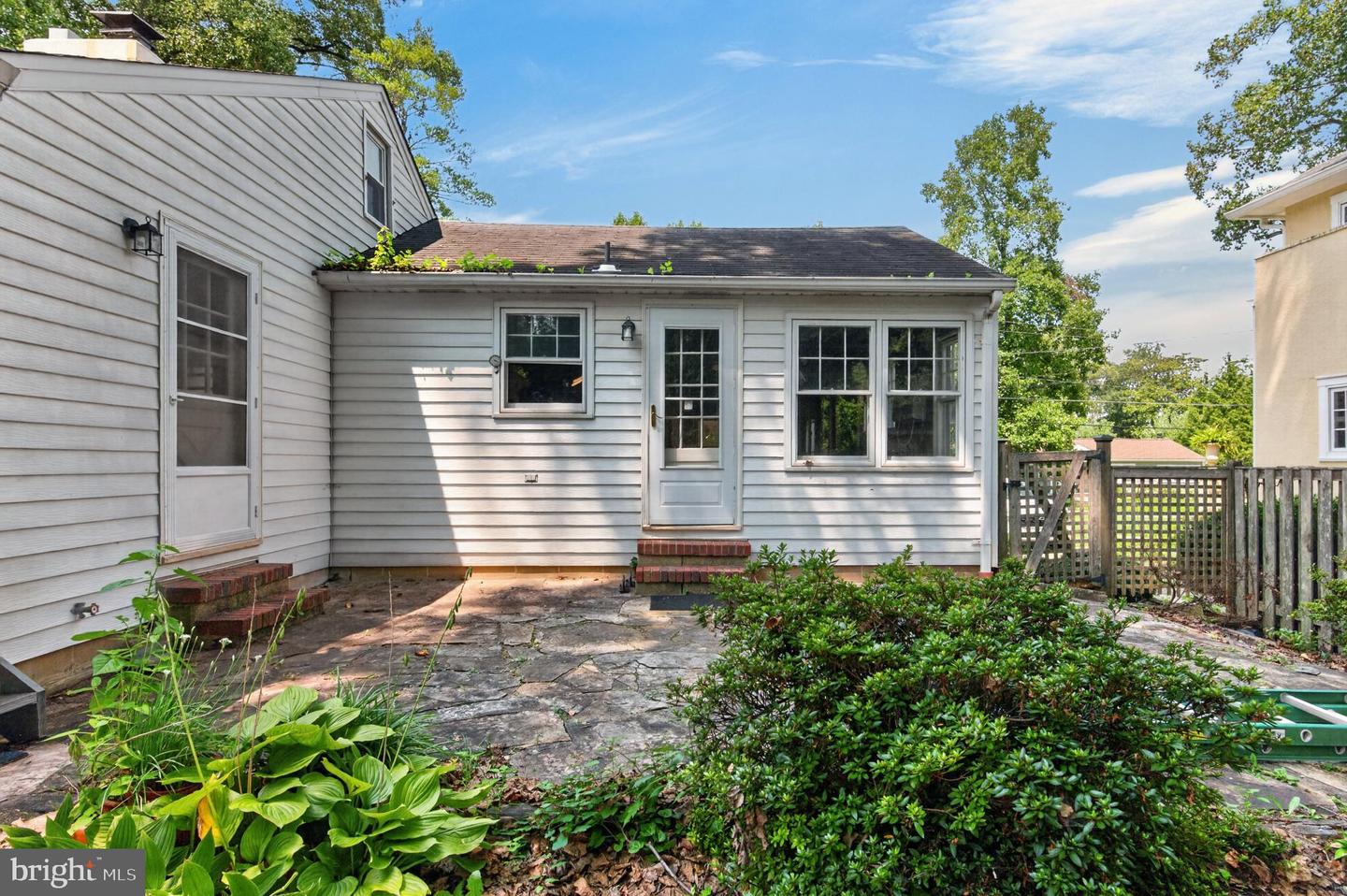 111 Wardour Dr Property Photo 7