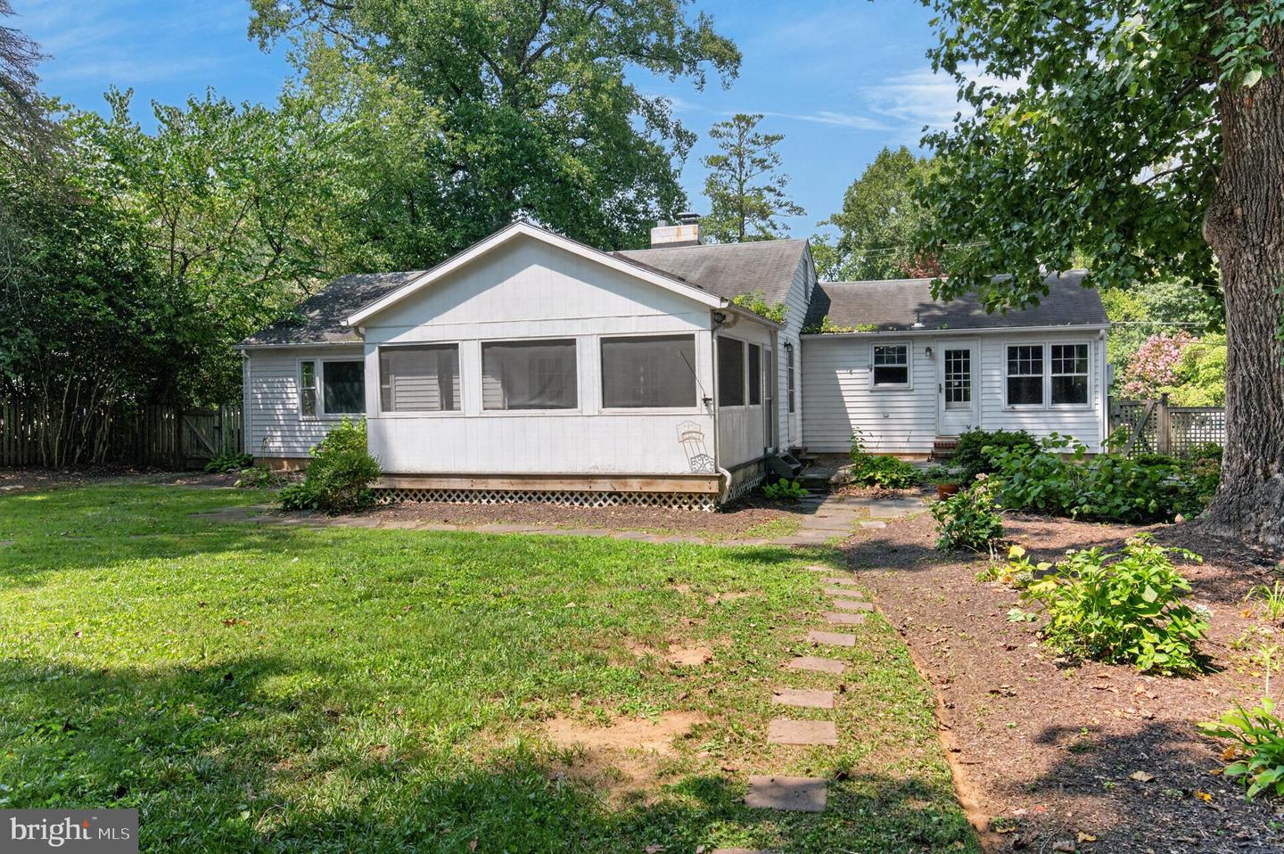111 Wardour Dr Property Photo 16