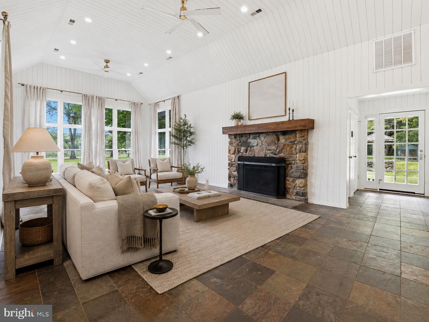 5865 Deale Beach Rd Property Photo 11