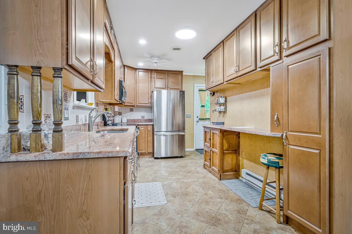 893 Harwood Rd Property Photo 11