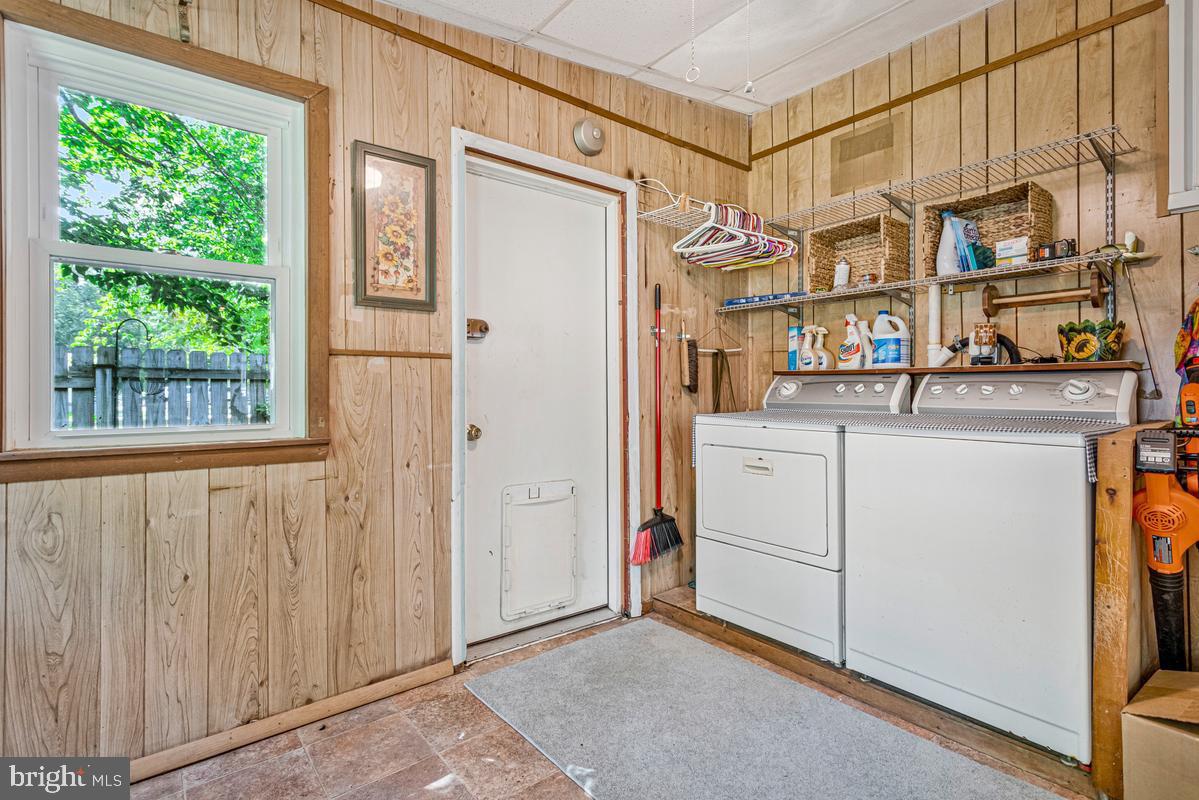 893 Harwood Rd Property Photo 15