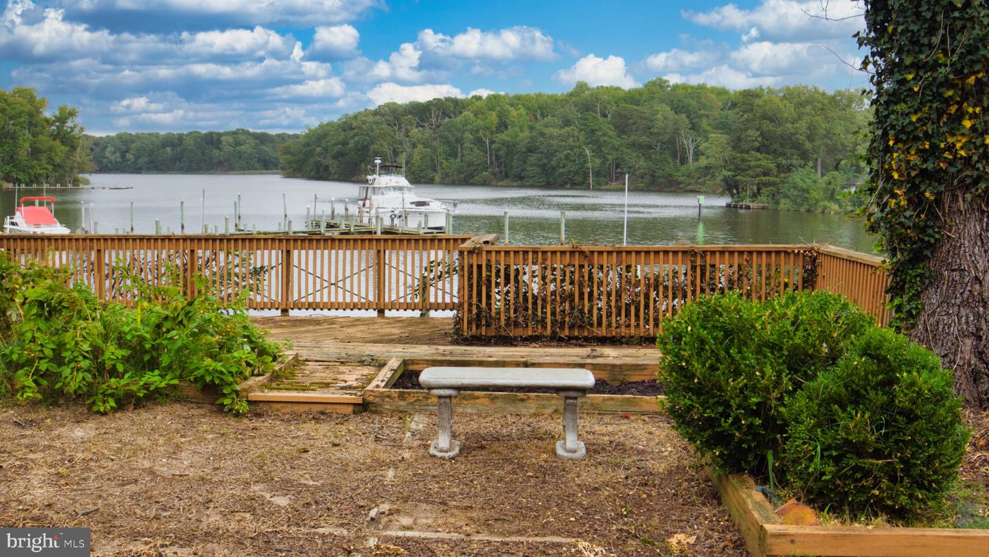 7833 Leymar Rd Property Photo 7