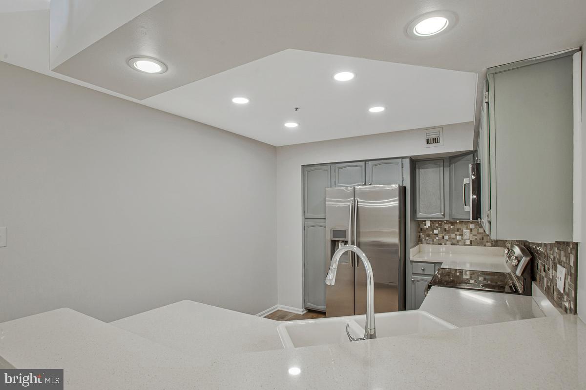 2700 Summerview Way #304 Property Photo 10