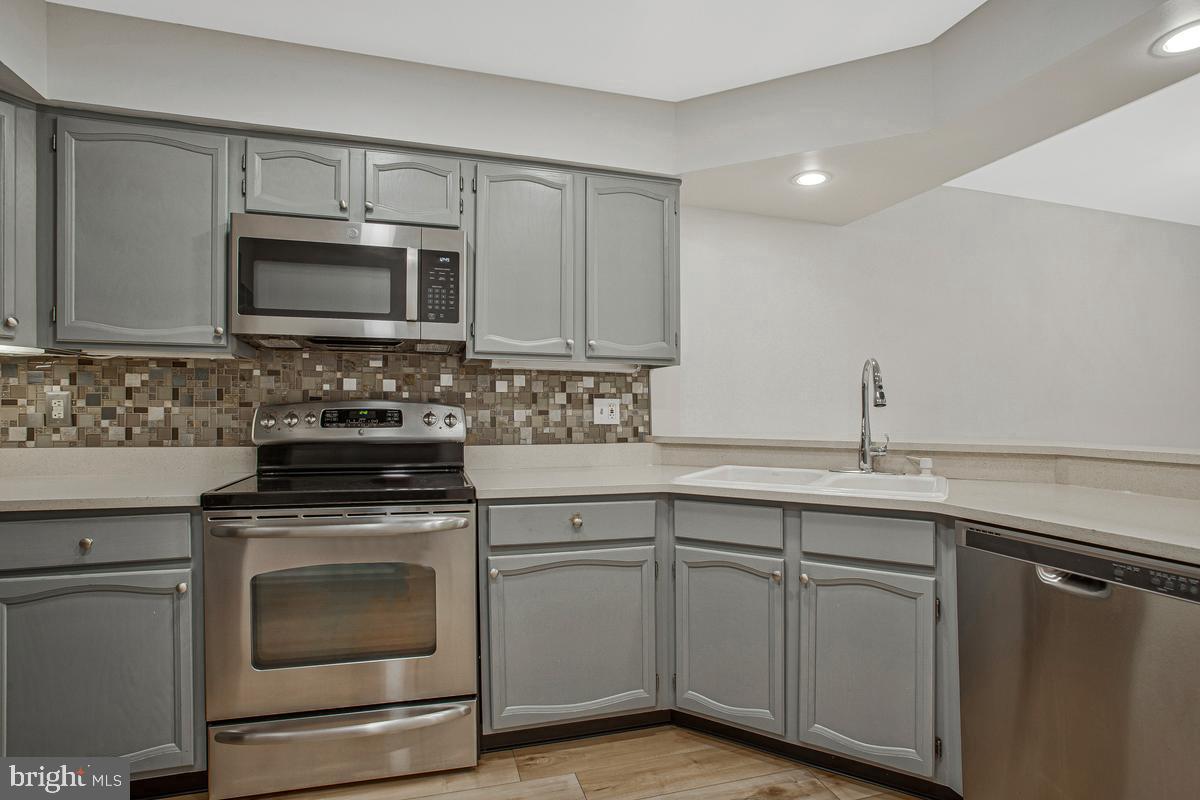 2700 Summerview Way #304 Property Photo 13