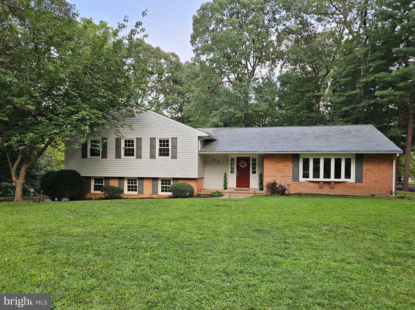 212 Oak Ave Property Photo 2
