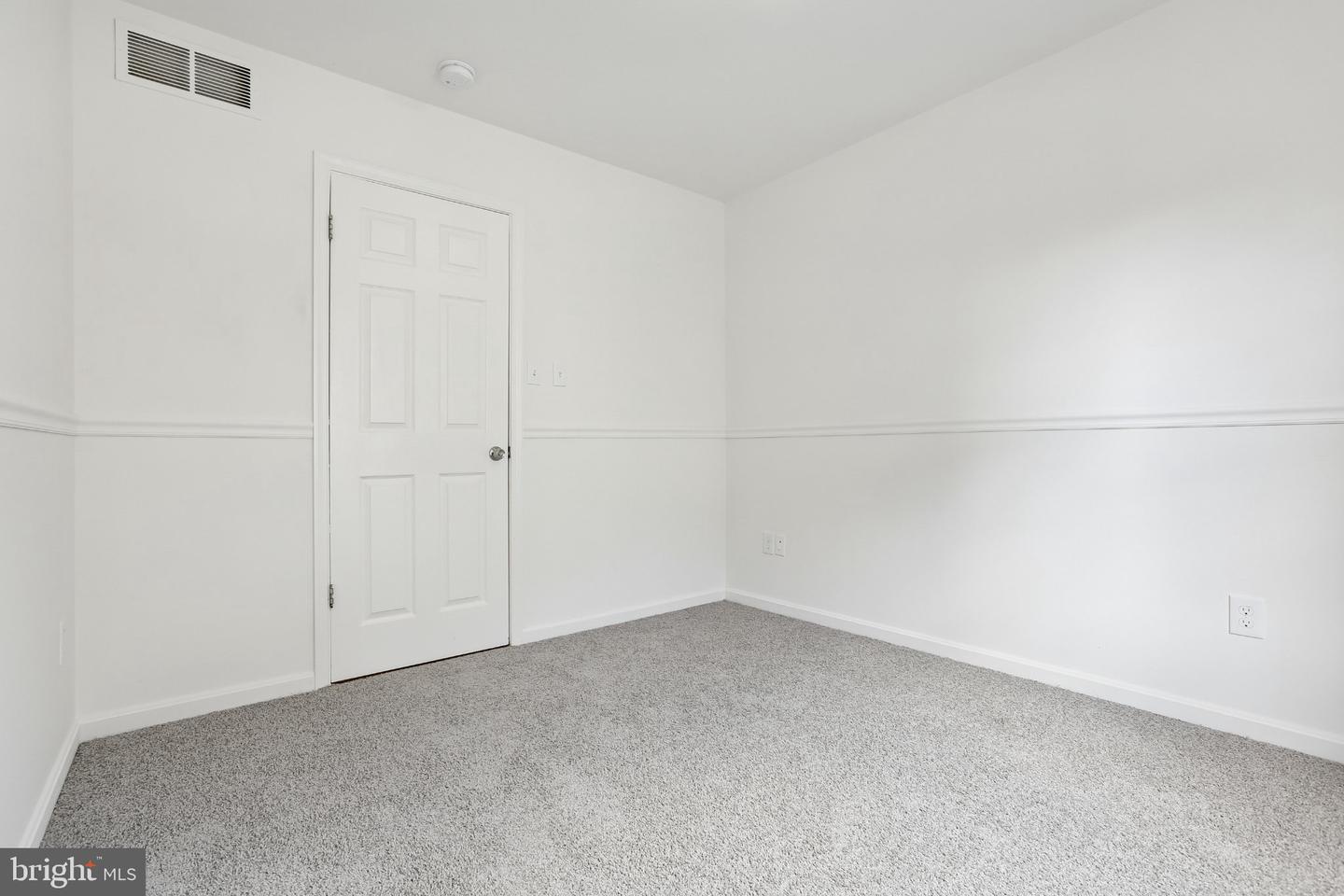 7736 Woodlawn Ave Property Photo 9