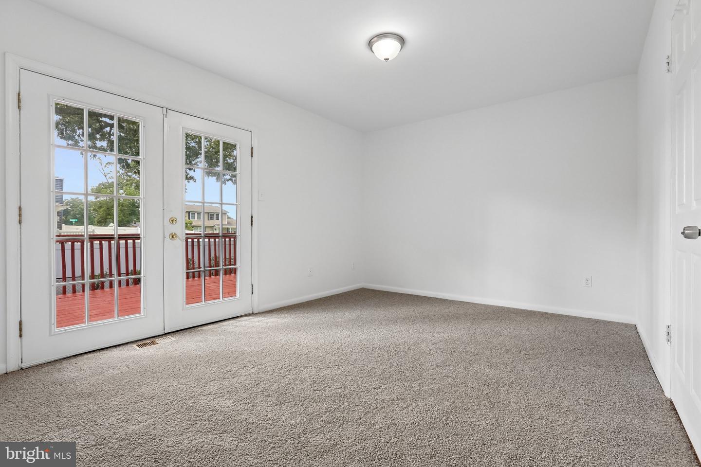 7736 Woodlawn Ave Property Photo 12