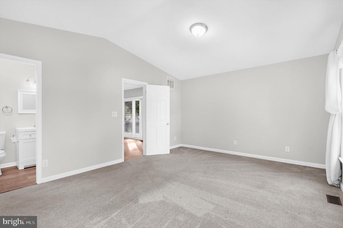 128 Delaware Ave Property Photo 8