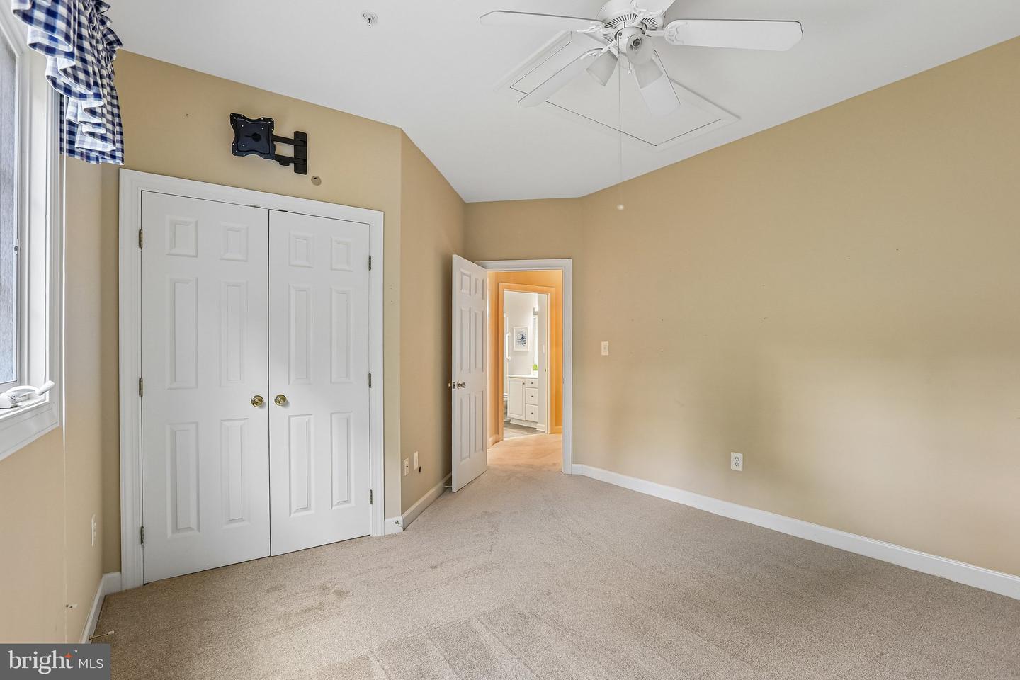 305 Colony Point Pl Property Photo 28