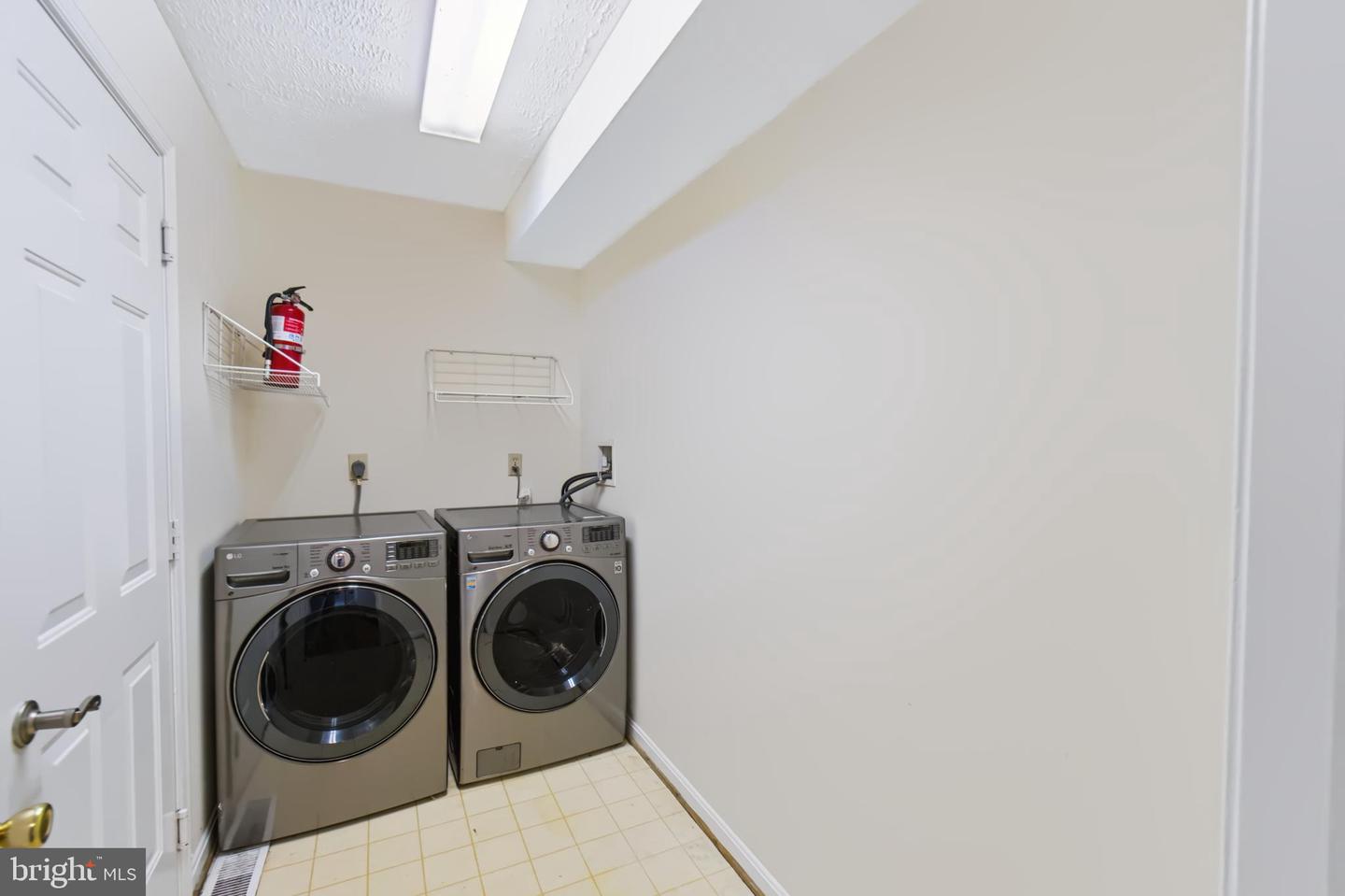 1409 Spring Plow Ct Property Photo 27