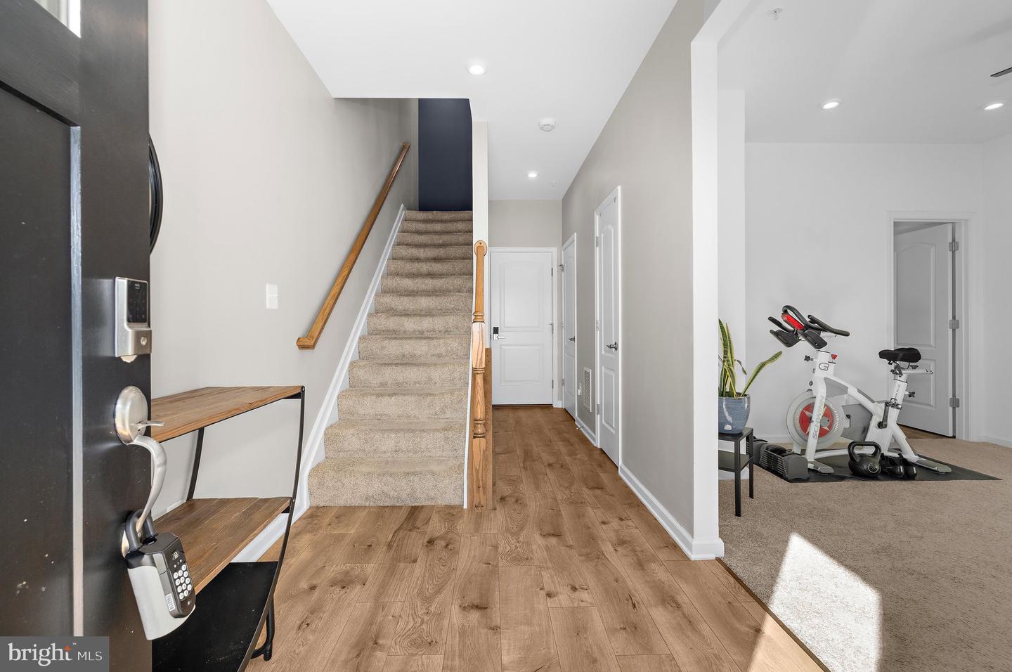 1608 Aster Ln Property Photo 3