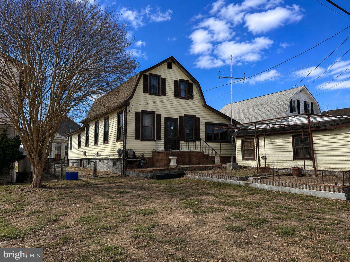 262 Meadow Rd Property Photo 1