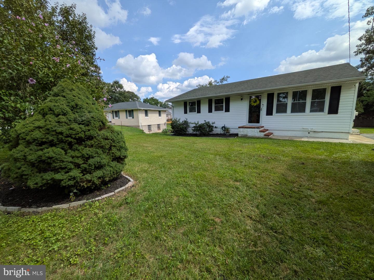 111 Maple Ave Property Photo 23