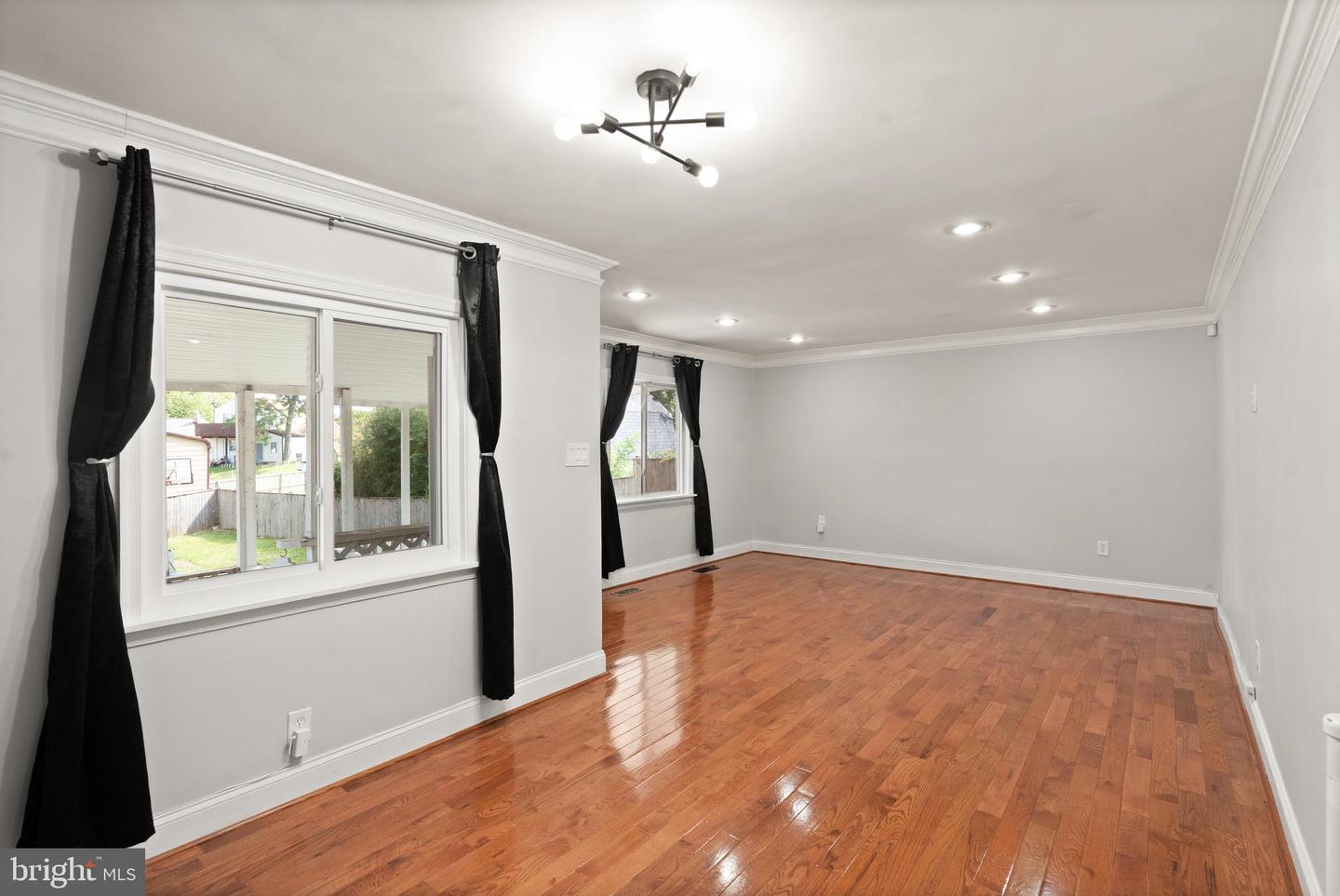 322 Maryland Ave Ne Property Photo 9
