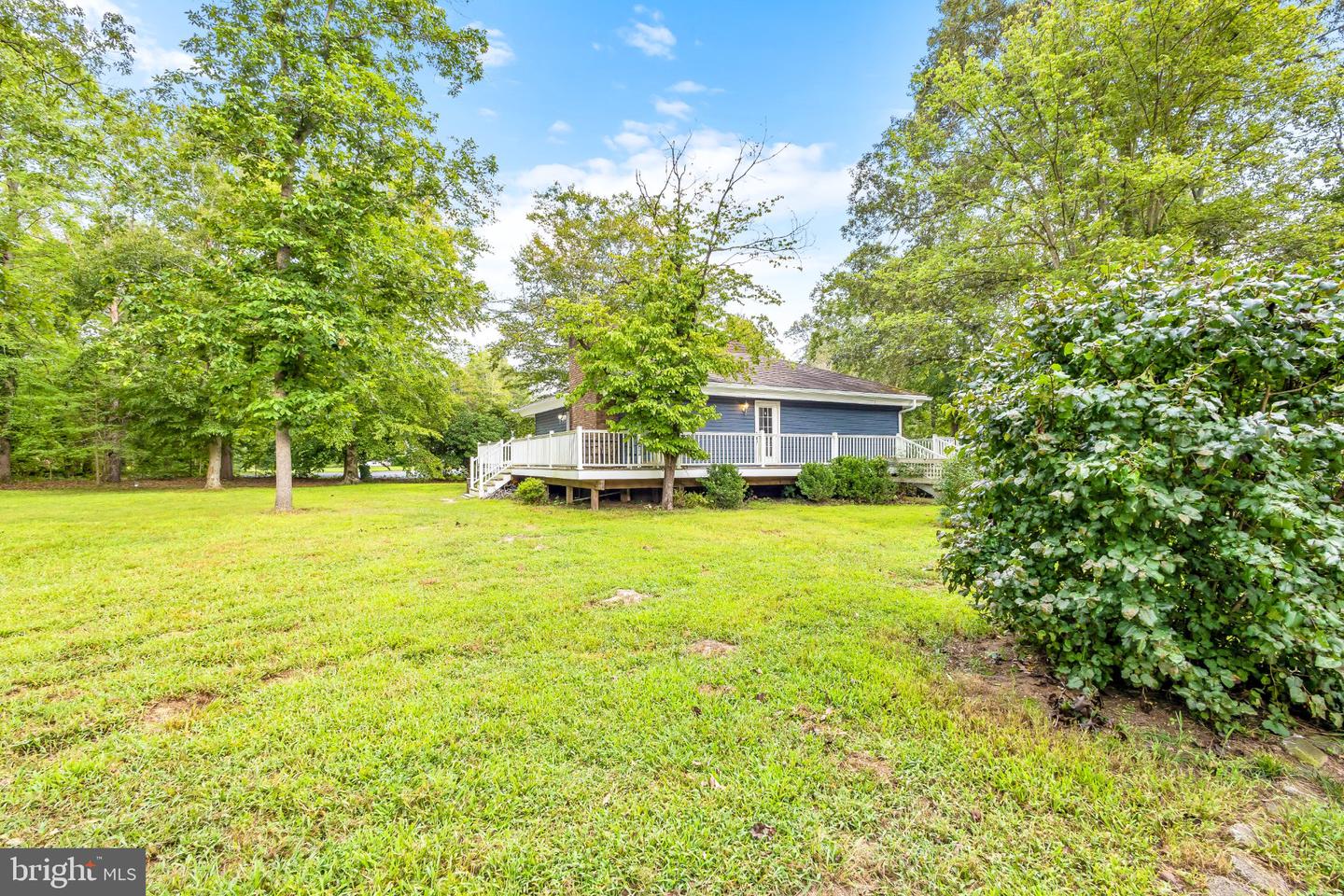 875 Harwood Rd Property Photo 3