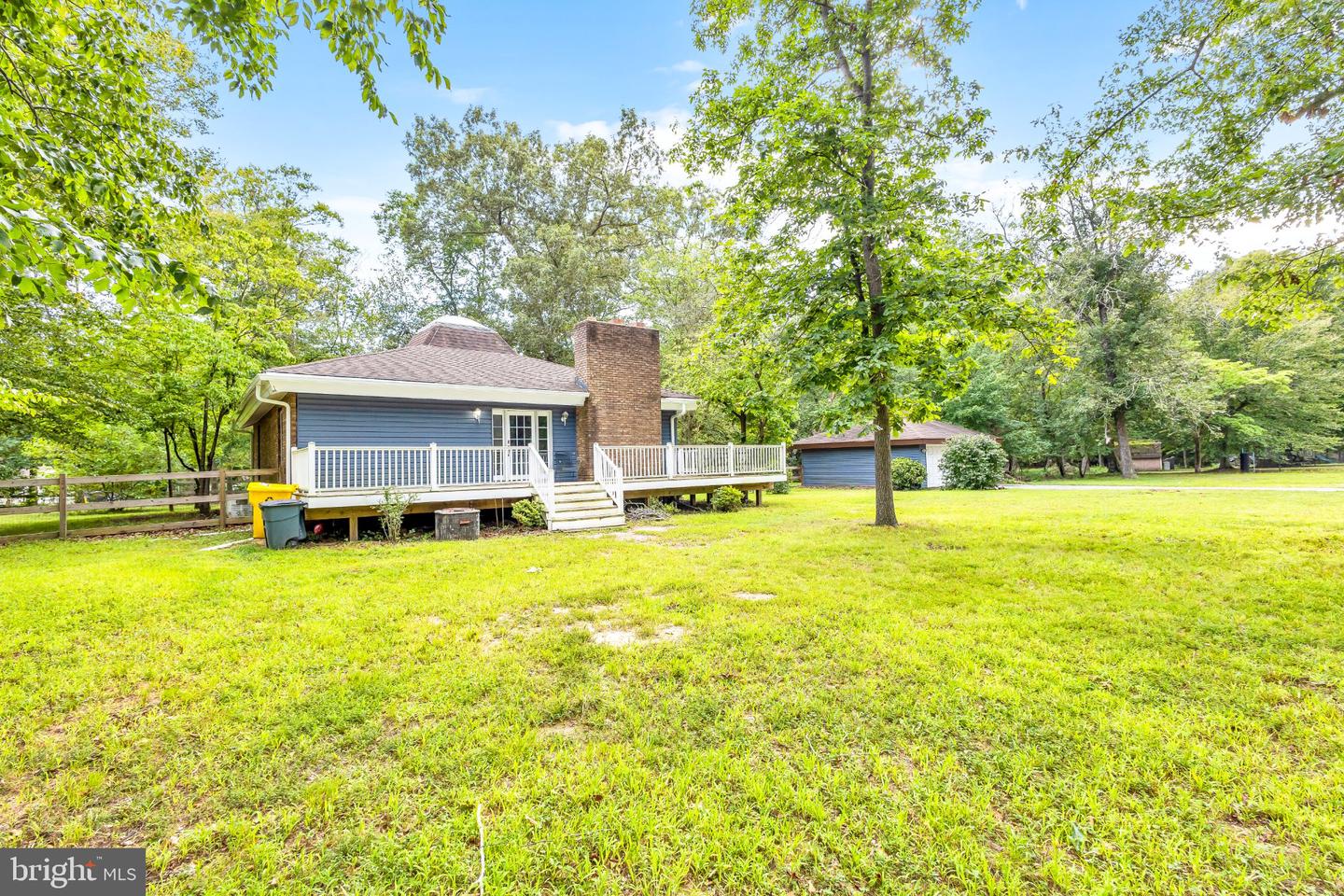 875 Harwood Rd Property Photo 5