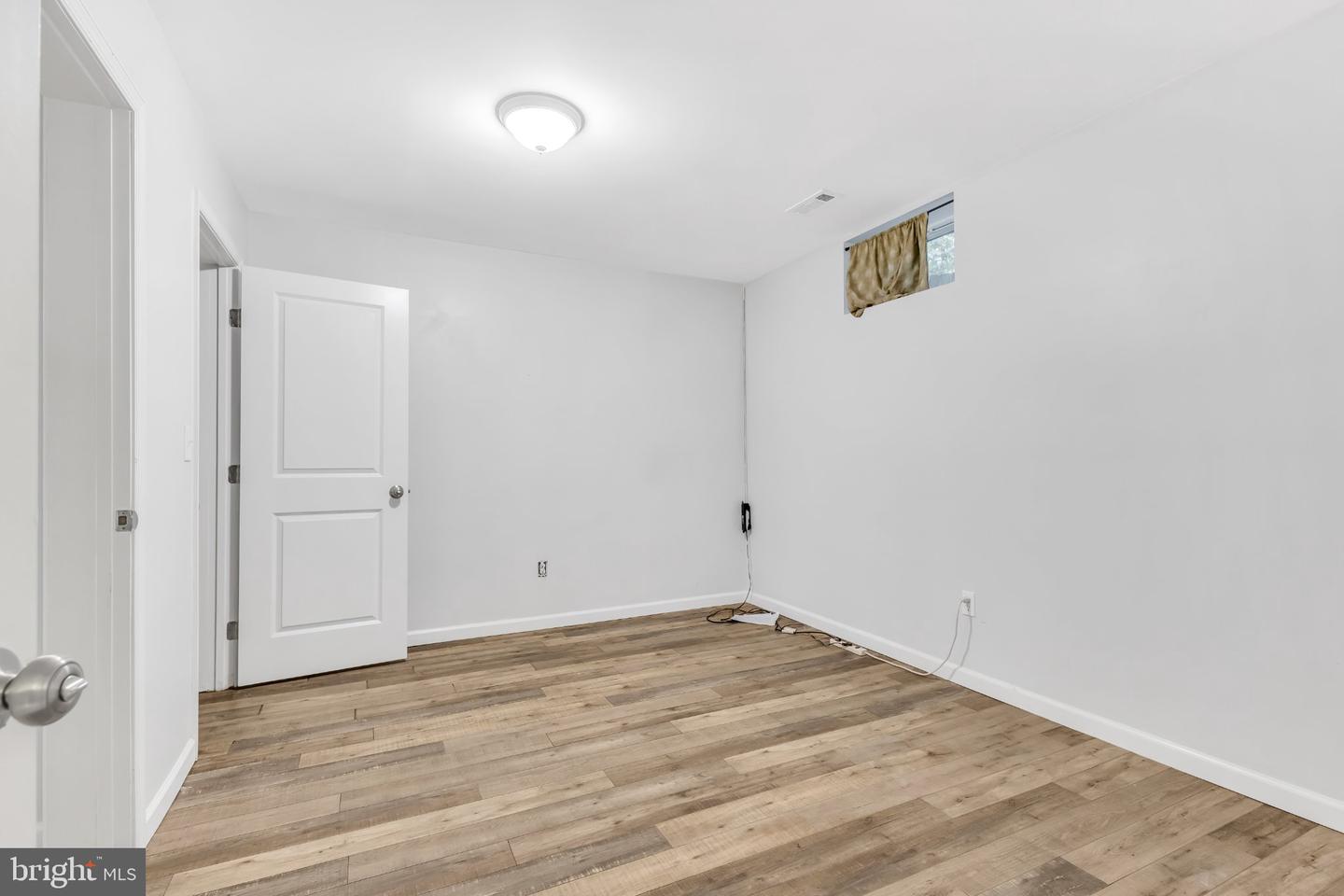 875 Harwood Rd Property Photo 15