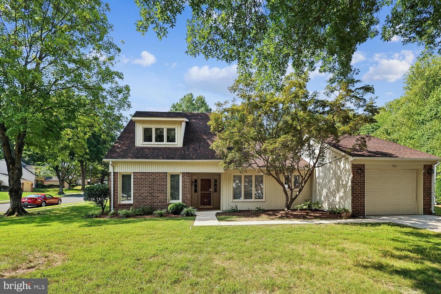 913 Mastline Dr Property Photo 1