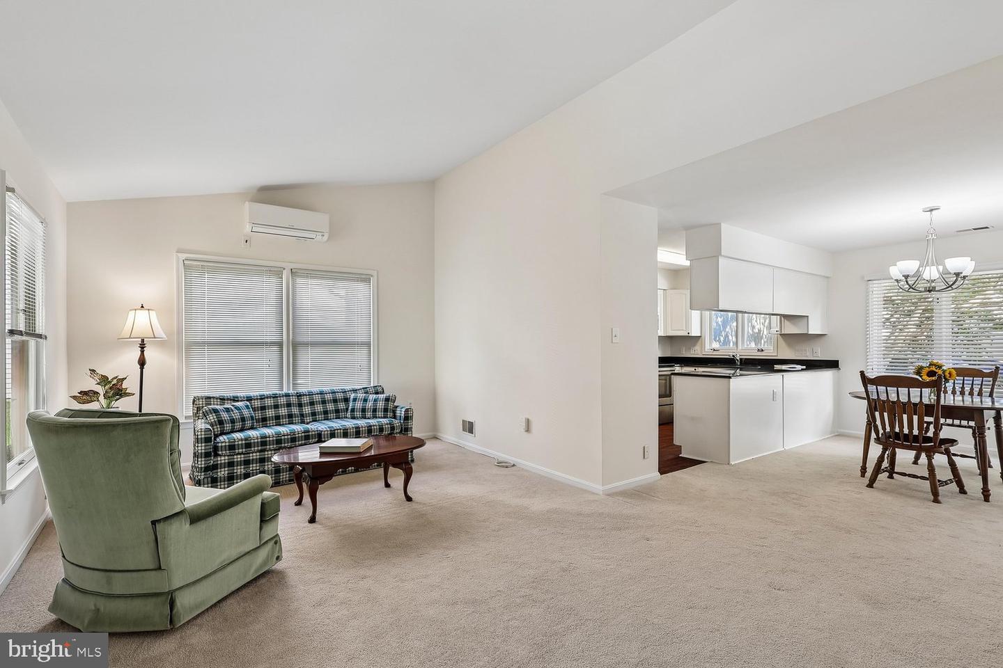 913 Mastline Dr Property Photo 3
