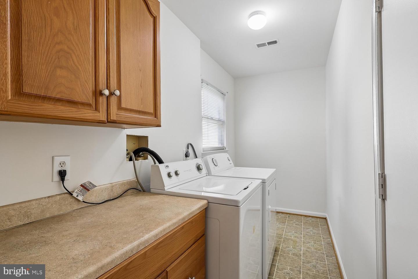 913 Mastline Dr Property Photo 12