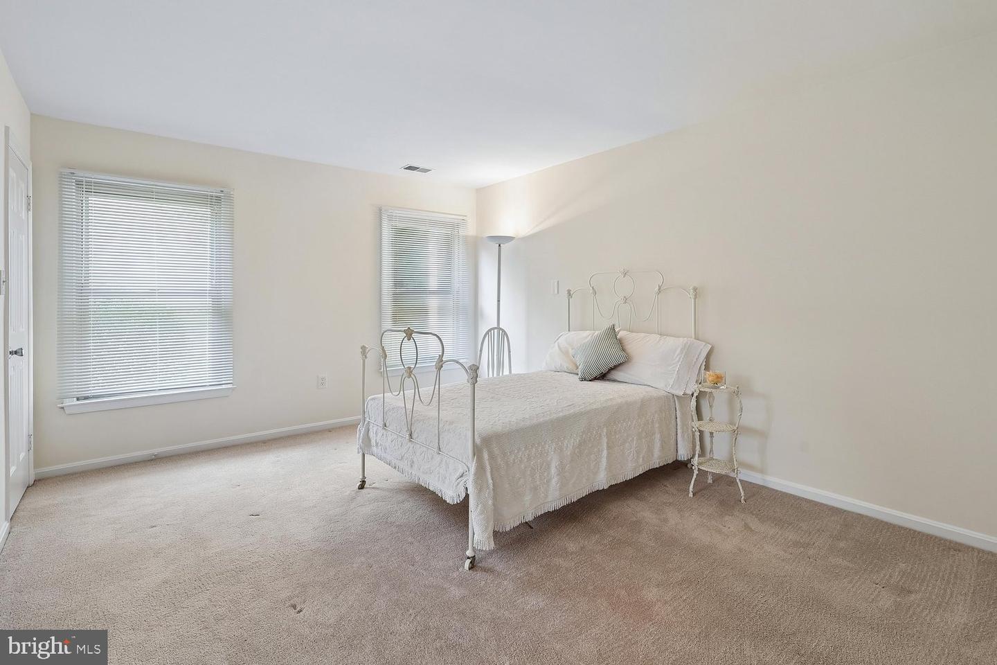 913 Mastline Dr Property Photo 13