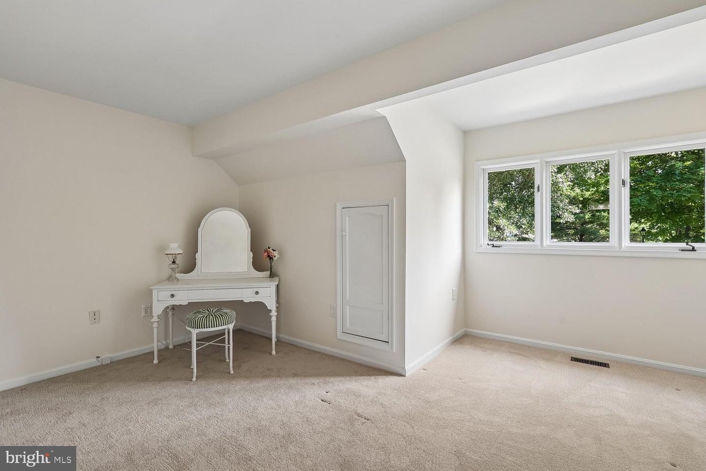 913 Mastline Dr Property Photo 22