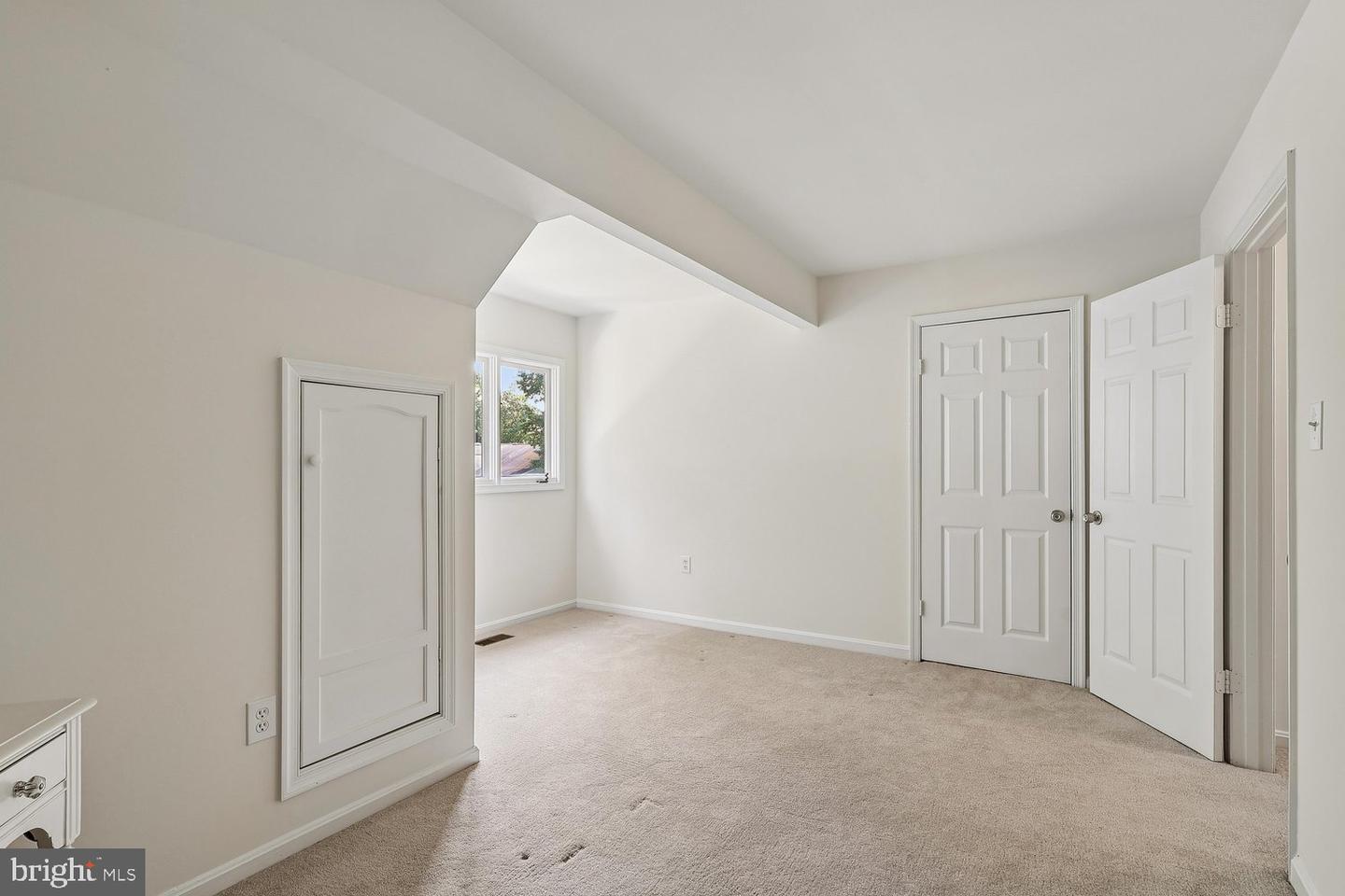 913 Mastline Dr Property Photo 23