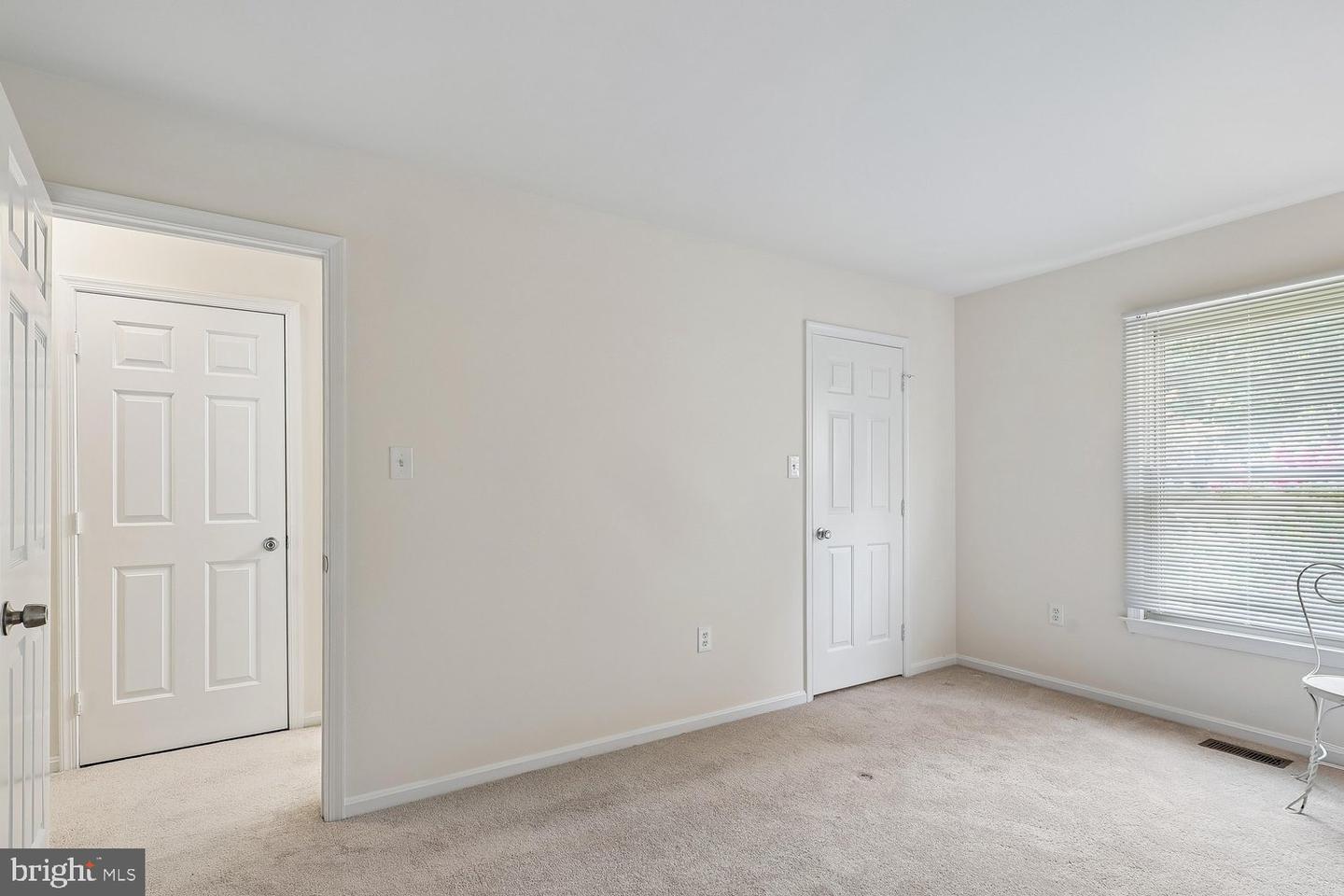 913 Mastline Dr Property Photo 27