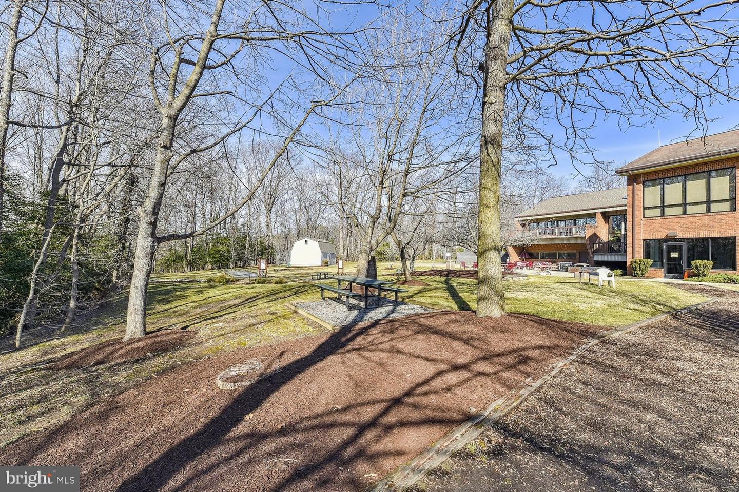 913 Mastline Dr Property Photo 41