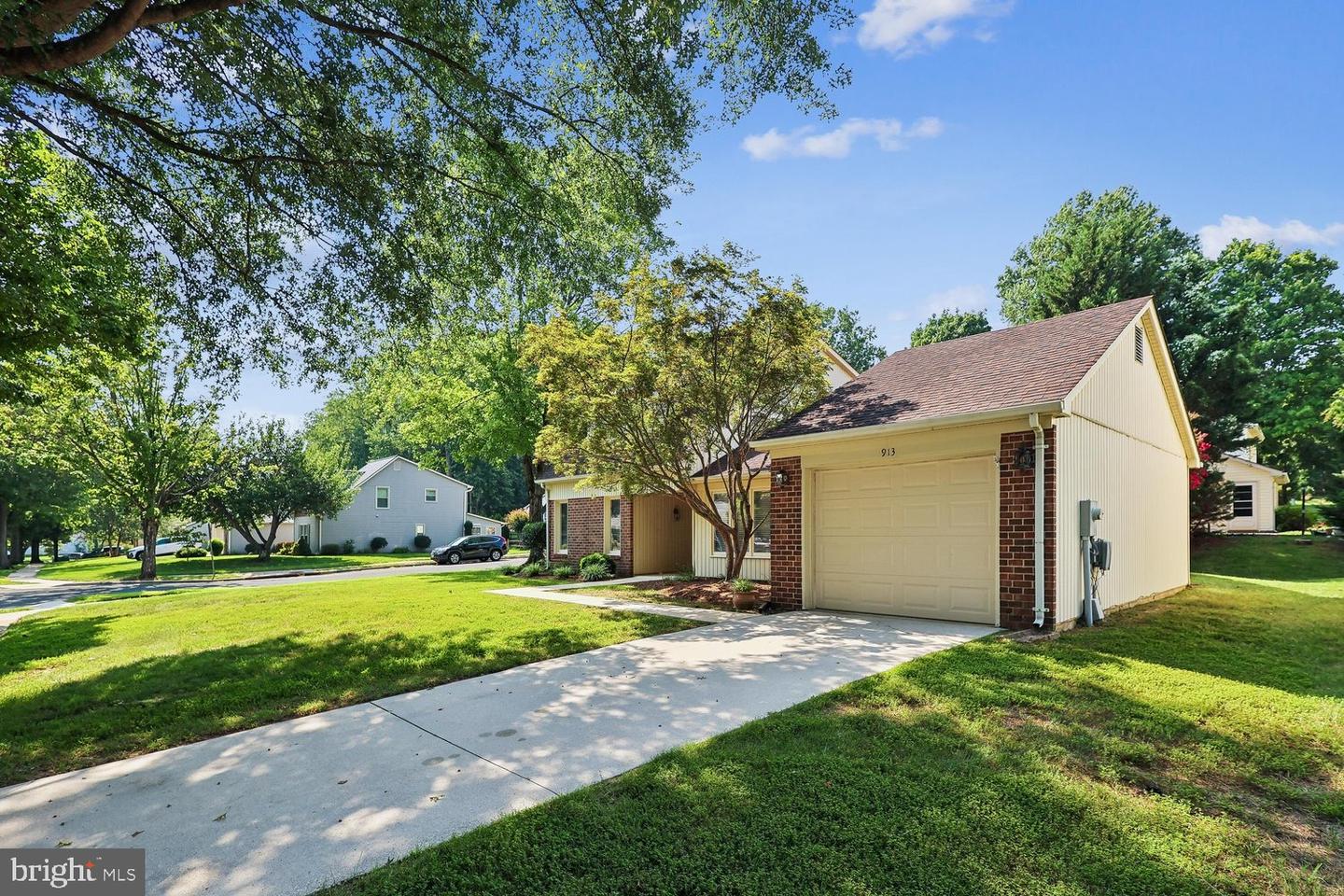 913 Mastline Dr Property Photo 48